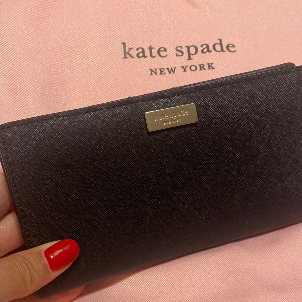 Kate Spade Black Leather Wallet Sleek Design